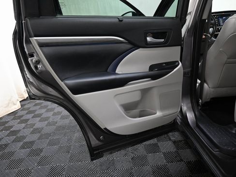 Used 2019 Toyota Highlander Limited image 27