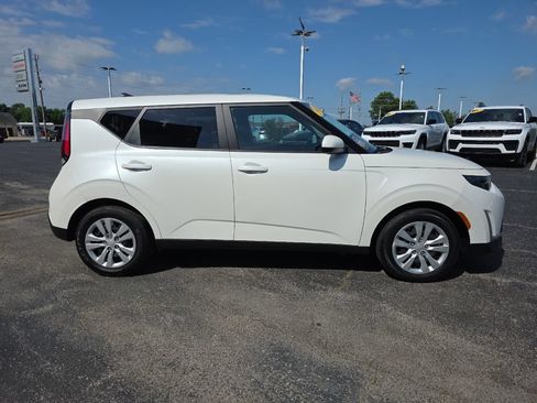 Used 2023 Kia Soul LX FWD image 5