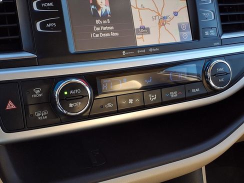 Certified 2019 Toyota Highlander XLE image 11