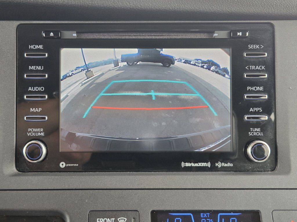 Used 2018 Toyota Sienna XLE w/ XLE Navigation Package FWD image 18