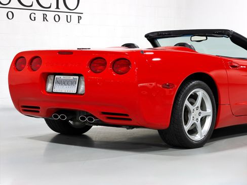 Used 2004 Chevrolet Corvette Convertible w/ Preferred Equipment Group RWD image 44