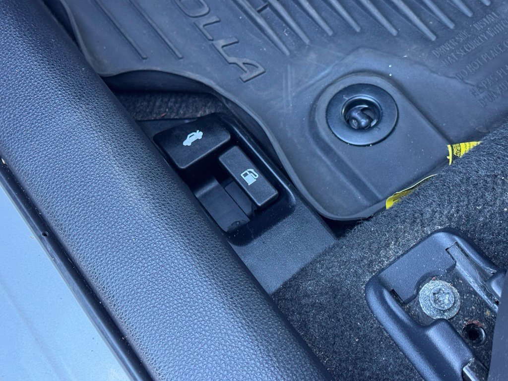 Used 2022 Toyota Corolla LE FWD image 36