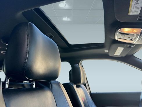 Used 2017 Dodge Durango R/T w/ Technology Group RWD image 15