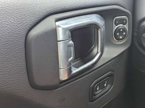 Used 2025 Jeep Wrangler Unlimited Sahara AWD/4WD image 22