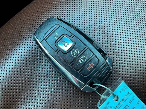 Used 2019 Lincoln Nautilus Reserve FWD image 10