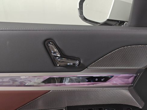 Used 2025 BMW 740i w/ Executive Package image 12