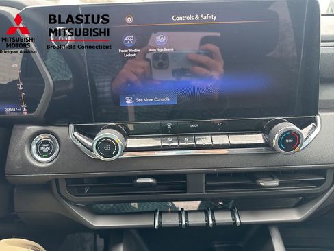 Used 2023 Chevrolet Colorado W/T image 23