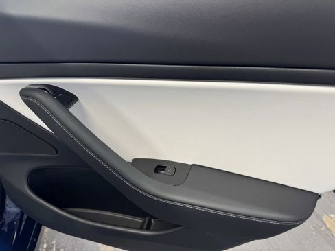 Used 2020 Tesla Model 3 Standard Range Plus image 9