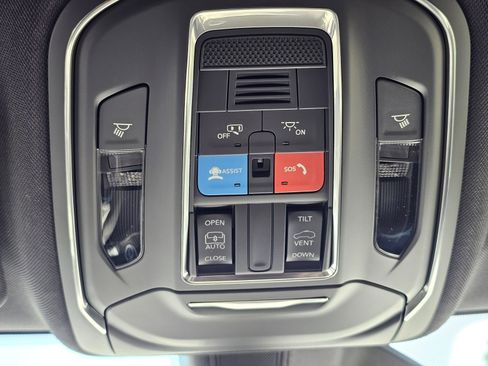 New 2025 Jeep Grand Cherokee L Laredo image 18