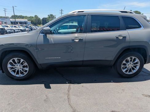 Used 2019 Jeep Cherokee Latitude Plus AWD/4WD image 4