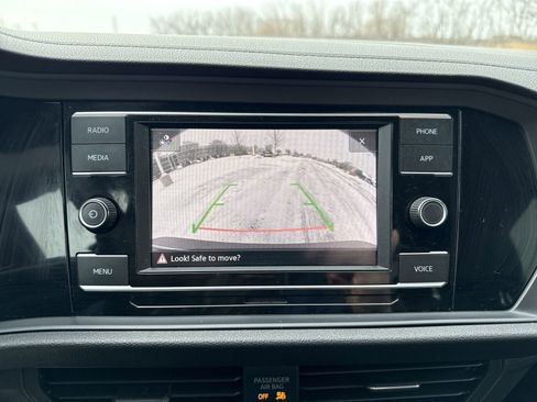 Used 2022 Volkswagen Jetta Sport image 17