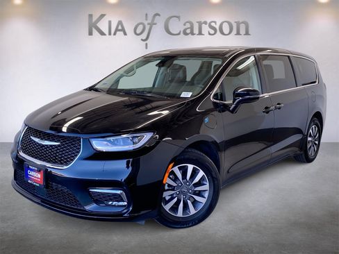 Used 2024 Chrysler Pacifica Limited FWD image 1