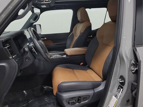 Used 2024 Lexus GX 550 image 11