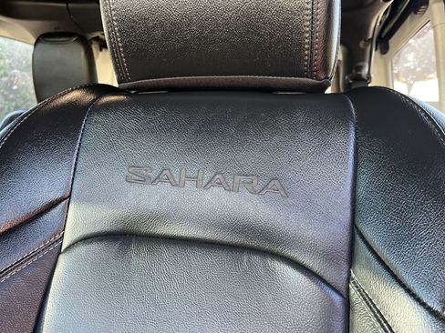 Used 2020 Jeep Wrangler Unlimited Sahara image 18