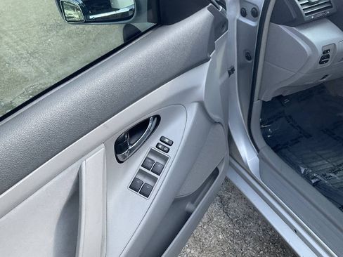 Used 2010 Toyota Camry LE FWD image 9