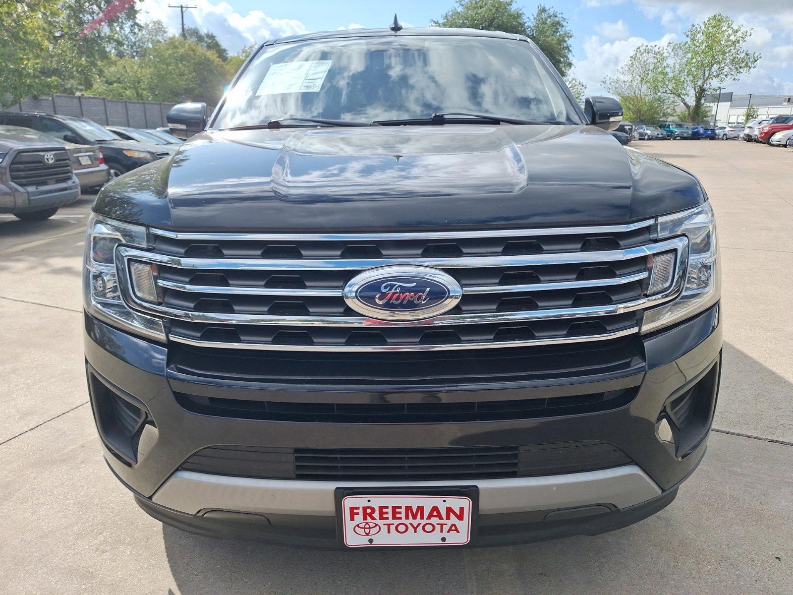 Used 2020 Ford Expedition Max XLT w/ Equipment Group 202A RWD image 9