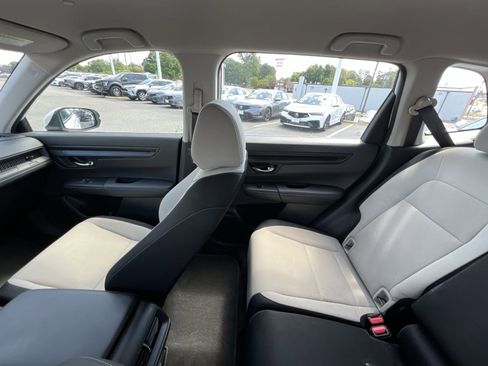 Used 2023 Honda CR-V LX image 3