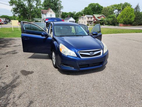 Used 2011 Subaru Legacy 2.5i Premium w/ All-Weather Pkg AWD/4WD image 19