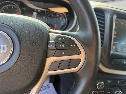 Used 2017 Jeep Cherokee Limited AWD/4WD image 35