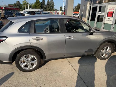 Used 2023 Honda HR-V LX image 7