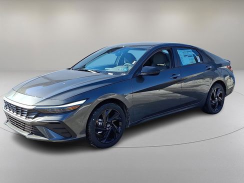 New 2026 Hyundai Elantra Sport image 3