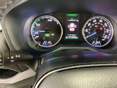 Used 2020 Toyota RAV4 XLE w/ XLE Grade Weather Package AWD/4WD image 10