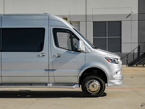 Used 2023 Mercedes-Benz Sprinter 3500 w/ Parking Package image 18