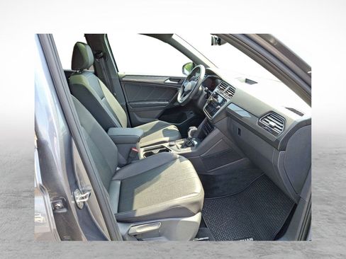Used 2024 Volkswagen Tiguan SE R-Line image 11
