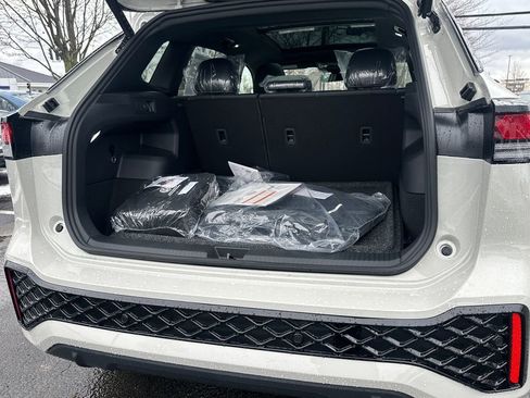 New 2026 Volkswagen Tiguan SE R-Line image 15