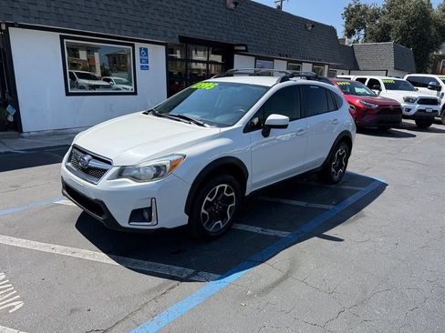 Used 2017 Subaru Crosstrek 2.0i Premium AWD/4WD image 3
