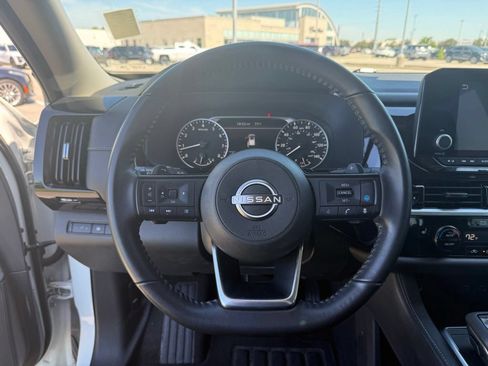 Used 2023 Nissan Pathfinder SV AWD/4WD image 20