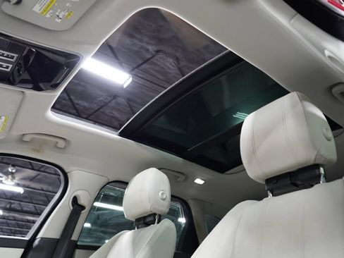 Used 2019 Land Rover Range Rover Velar R-Dynamic SE AWD/4WD image 13