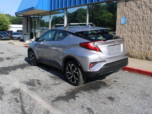 Used 2019 Toyota C-HR XLE FWD image 4
