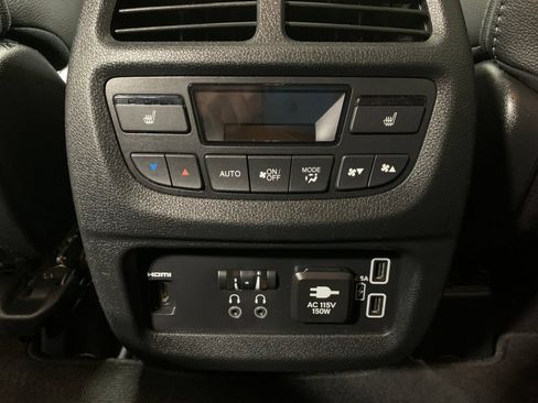 Used 2022 Honda Pilot Touring image 19