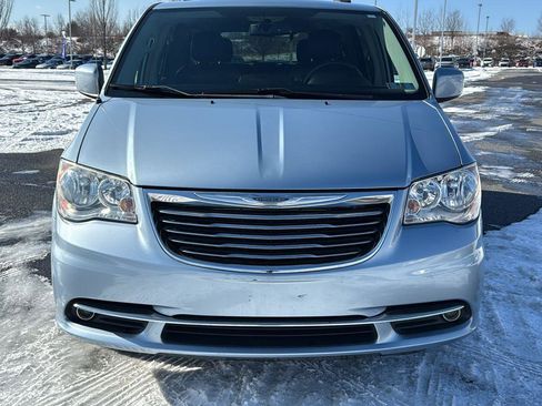 Used 2016 Chrysler Town & Country Touring image 17