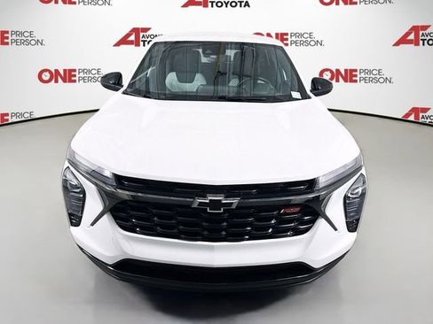 Used 2024 Chevrolet Trax RS w/ Driver Confidence Package FWD image 2