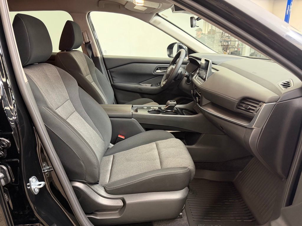 Used 2026 Nissan Rogue SV FWD image 10