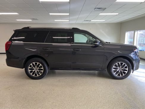 Used 2025 Ford Expedition Platinum AWD/4WD image 7