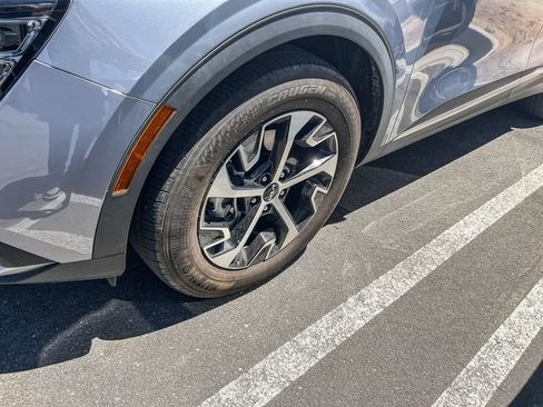 Used 2025 Kia Sportage EX FWD image 7