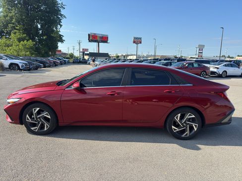 Used 2024 Hyundai Elantra SEL w/ Convenience Package FWD image 8