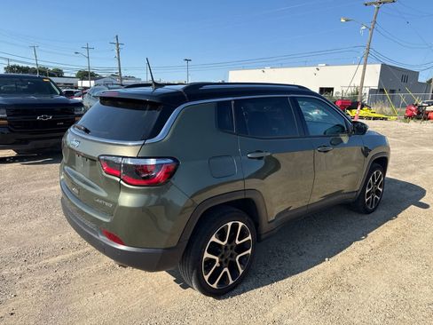 Used 2021 Jeep Compass Limited w/ Elite Exterior Group AWD/4WD image 3