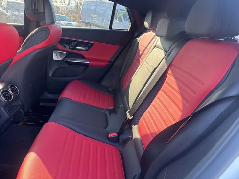 Used 2024 Mercedes-Benz GLC 300 4MATIC image 31