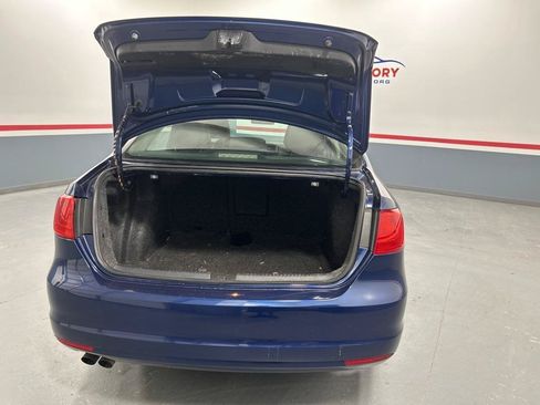 Used 2011 Volkswagen Jetta SE FWD image 13