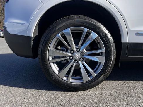 Used 2025 Cadillac XT5 Premium Luxury image 4