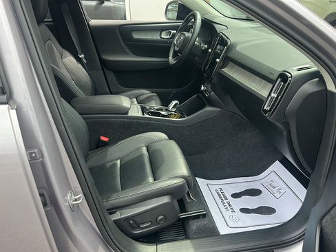 Used 2026 Volvo XC40 B5 Plus AWD/4WD image 9