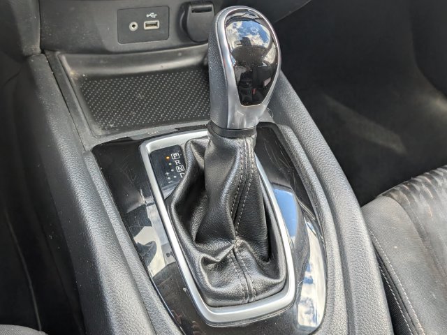Used 2020 Nissan Rogue SV FWD image 13