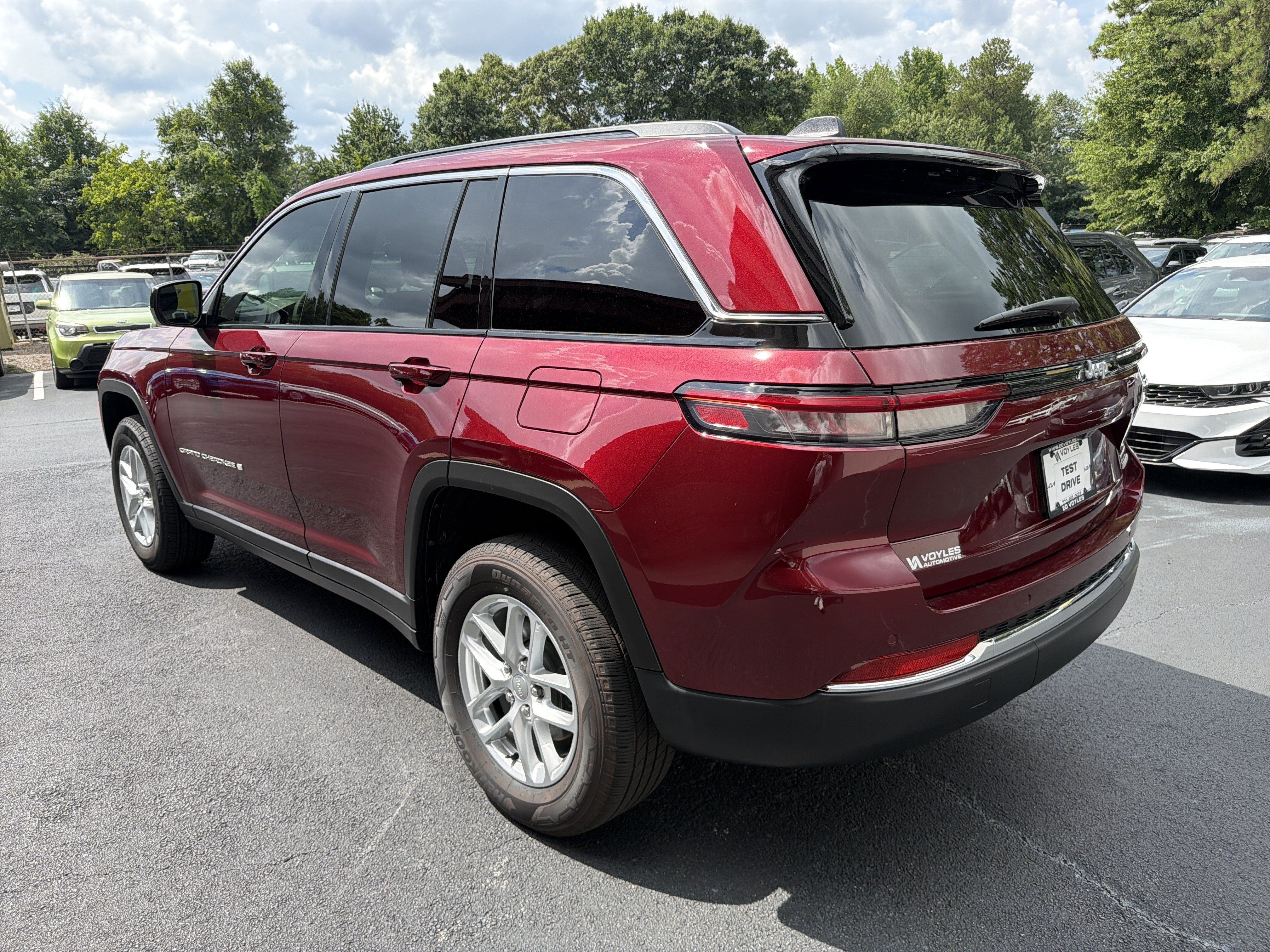 Used 2025 Jeep Grand Cherokee Laredo X RWD image 5