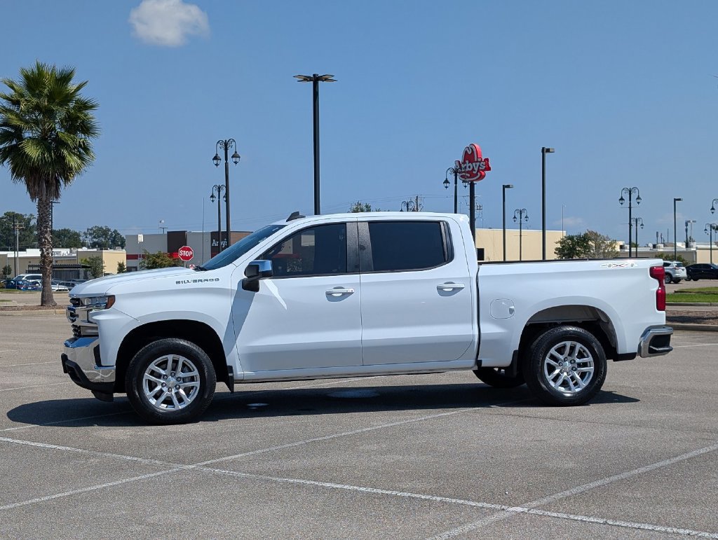 Used 2022 Chevrolet Silverado 1500 LT AWD/4WD image 2