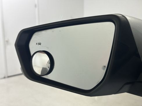 Used 2021 Chevrolet Equinox LT w/ Driver Convenience Package image 64