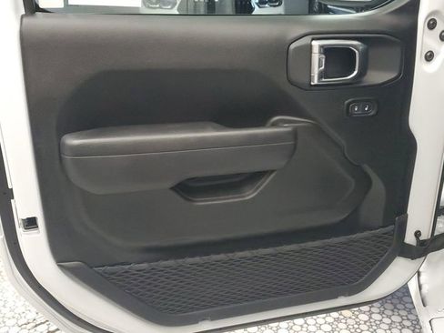 Used 2025 Jeep Wrangler Sport image 19